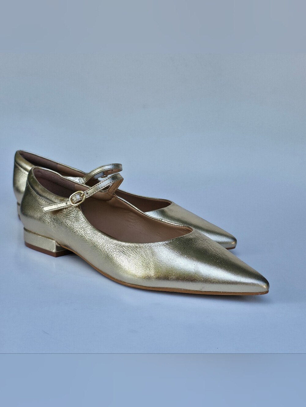 Vince Camuto Eloise Size 9 Egyptian Gold Leather Pointed Toe Mary Jane Flats